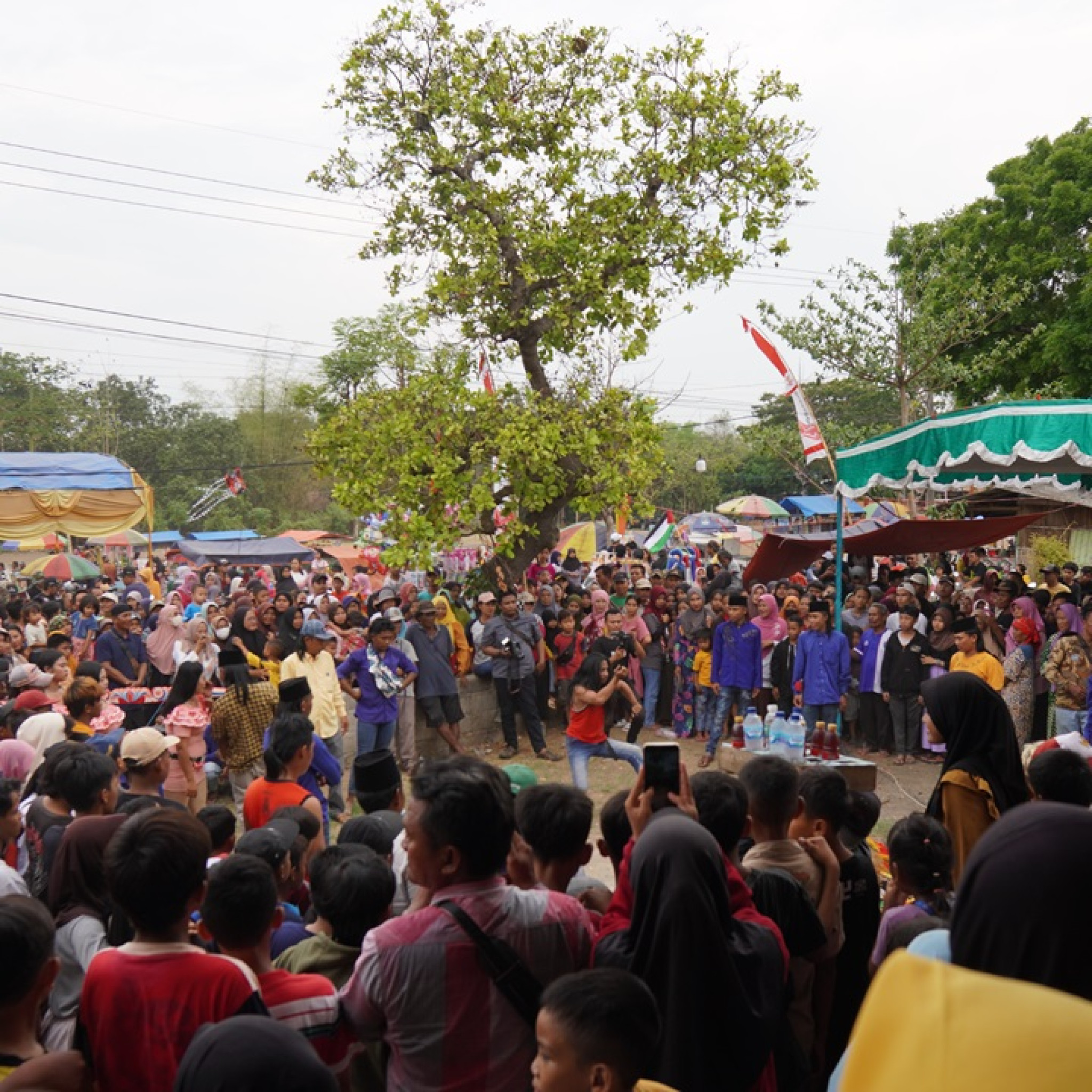 Keberagaman Budaya Desa Dawe Memukau di Gebyar Rakyat