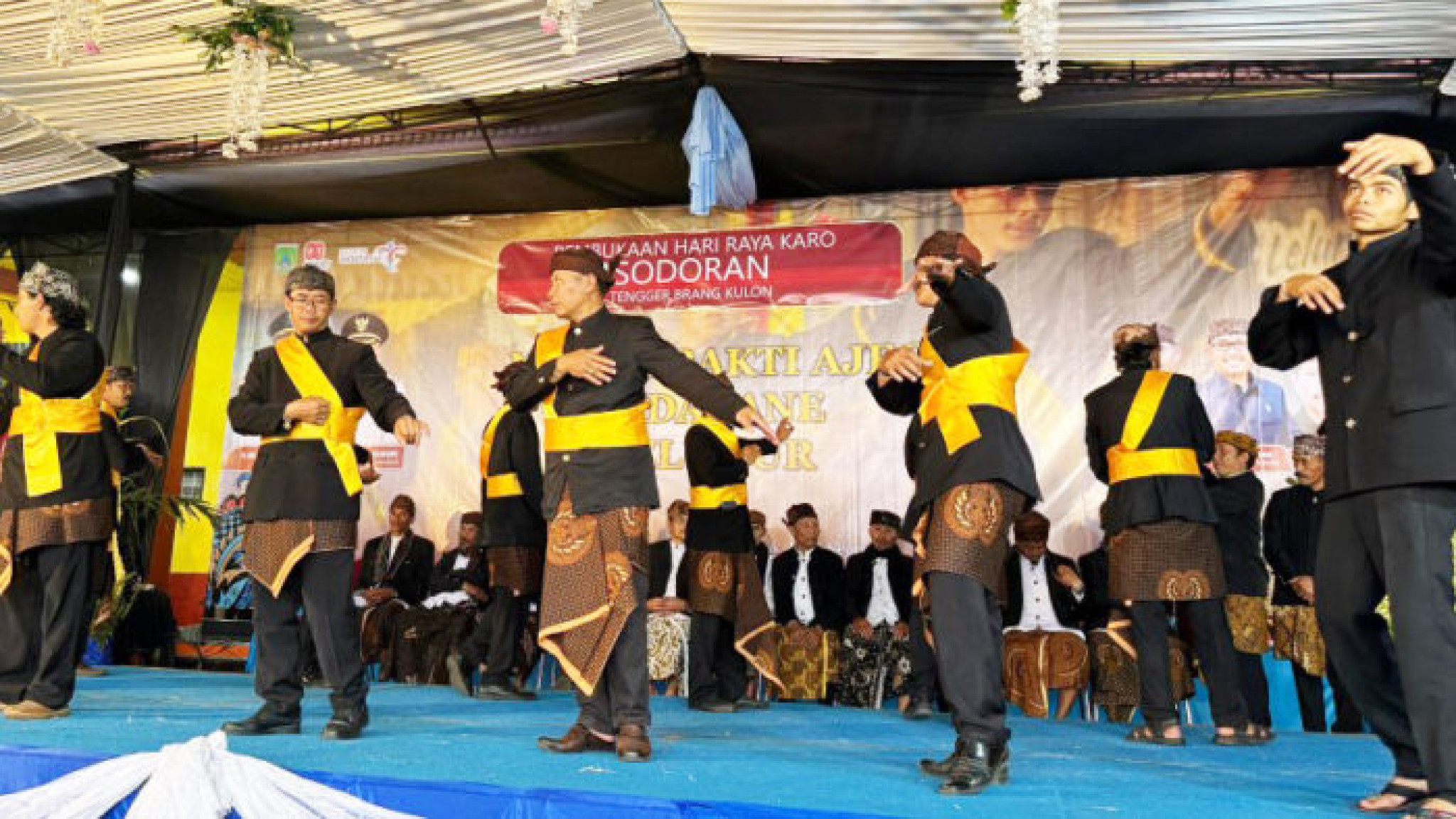 Suku Tengger di Tosari Gelar Pembukaan Yadnya Karo 2025